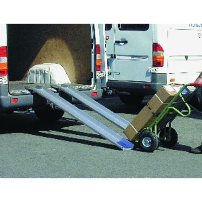 Verladeschiene Alu 700kp, L1000 x B150mm, mit Rand Verladeschiene Alu 700kp, L1000 x B150mm, mit Rand von Altec
