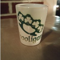 Hooligan Messing Knöchel Kleeblatt Schuss Glas von AlteredGoodsStore
