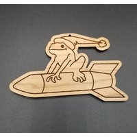 Raketen Toad Mistelholz Ornament von AlteredGoodsStore