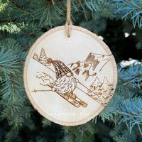 Skiwichtel Ornament Ski Wichtel Skiliebhaber Geschenk Weihnachten Holzscheibe von AlteredOak