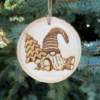 Wichtel Ornament Holzscheibe Gnom Liebhaber Geschenk Rustikale von AlteredOak