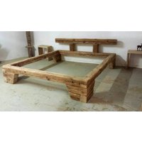 Altholzbalkenbett 180x200cm Handgehackt, Holznägel, Block von Altholzmoebel