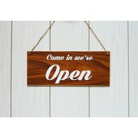 Doppelseitiges Openclosed-Schild Stilvolles Businessdekor Doppelseitiges Openclosed-Schild Stilvolles Businessdekor von Altumangel