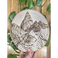 Bergkunst Brandmalerei Wanddekoration - Handgemachte Pyrographie Kunst von AlwaysTheAdventure