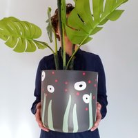 Vorbestellung Große Pflanzgefäße - Umweltfreundliche Pflanzentöpfe, Handbemalt Aus Recyceltem Kunststoff von AmalueLeith
