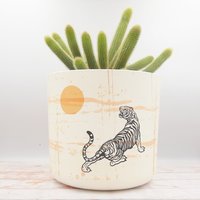 Umweltfreundliche Große Blumentöpfe, Einzigartige Und Nachhaltige Indoor-Pflanzgefäße Aus Recyceltem Kunststoff von AmalueLeith