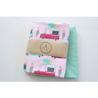 Eiswagen Flanelldecke Und Spucktuch Set Baby Mädchen Empfang Decke Shower Geschenk Swaddle Decke, Vintage von AmanaDesign