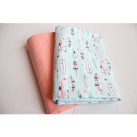 Minze Und Koralle Feder Decke, Empfang Koralle, Grau Mint Federn, Swaddle Set, Baby-Mädchen-Decke, Flanell von AmanaDesign