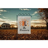 Personalisierte Herbst Garten Flagge - Hallo Hof Zeichen Benutzerdefinierte Familienname Outdoor Porch Dekor Imitat von AmandaLawleyDesigns