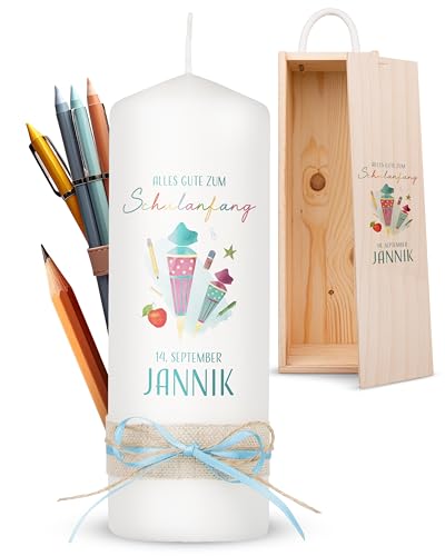 AMARI ® Schulanfangskerze personalisiert 20/7 cm - Individuelle Kerze mit Namen & Aufschrift zur Einschulung - Geschenk zum Schulstart von Amari
