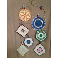 Sammlung Von 7 Hand Gehäkelt Potholders Und Deckchen Pick & Choose Oder Erhalten Sie Alle von AmazingCollections