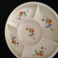 Sehr Runde Platte Mit Geteilt Abschnitte Blau Und Orange Blumen Gold Rand Sehr Runde Platte Mit Geteilt Abschnitte Blau Und Orange Blumen Gold Rand von AmazingCollections