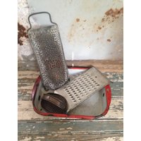 Vintage Collectables Emaille Reibe, Super Reibe Und Hand-Held-Kleine Reibe-Küchenzubehör Vintage Collectables Emaille Reibe, Super Reibe Und Hand-Held-Kleine Reibe-Küchenzubehör von AmazingCollections