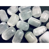 Selenit Kristall Getrommelt | 1 Kilo(2.2 Pfund Groß Lot Polierte Edelsteine Heilsteine Und Steine Selenit Kristall Getrommelt | 1 Kilo(2.2 Pfund Groß Lot Polierte Edelsteine Heilsteine Und Steine von AmazingCrystals
