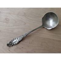 Antikes Sammlerstück Onondaga Silber Mfg Floral Solid Gravy/Sauce/Cream Ladle 7 5/8" von AmazingSilver21