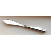 Antikes Sammlerstück Silberteller Trauben Repousse Spitze Individuelles Fischmesser 7 5/8" von AmazingSilver21