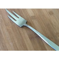 Vintage Gense Edelstahl Facettiert Trident Buffet/Wurst Serviergabel 10 3/4" Vintage Gense Edelstahl Facettiert Trident Buffet/Wurst Serviergabel 10 3/4" von AmazingSilver21
