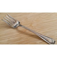 Vintage Imperial Kleines Buffet/Wurst Serviergabel 7" Vintage Imperial Kleines Buffet/Wurst Serviergabel 7" von AmazingSilver21