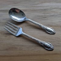 Vintage Oneida 1952 Enchantment/Londontown Straight Handle Babygabel & Löffel 4 1/4" Mono J L S, 2Er Set von AmazingSilver21