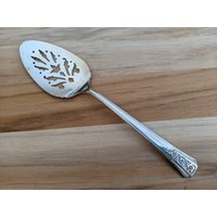 Vintage Tudor Silber Platte 1939 Fortune Pierced Cake/Pie Server 8 3/8" Vintage Tudor Silber Platte 1939 Fortune Pierced Cake/Pie Server 8 3/8" von AmazingSilver21