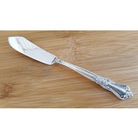 Vintage Wm A Rogers 1956 Valley Rose Flachgriff Meister Buttermesser 6 3/4" Vintage Wm A Rogers 1956 Valley Rose Flachgriff Meister Buttermesser 6 3/4" von AmazingSilver21