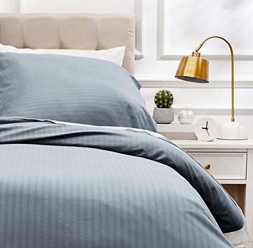 Amazon Basics 2-teiliges Deluxe-Mikrofaser-Bettwäsche-Set, Bettdeckenbezug 135 x 200 cm & 1 Kissenbezug 80 x 80 cm, Dunkelgrau, gestreift Amazon Basics 2-teiliges Deluxe-Mikrofaser-Bettwäsche-Set, Bettdeckenbezug 135 x 200 cm & 1 Kissenbezug 80 x 80 cm, Dunkelgrau, gestreift von Amazon Basics