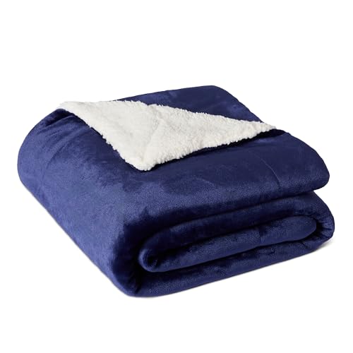 Amazon Basics Mikrofaser Wendedecke Kuscheldecke aus Sherpa, 127 x 152 cm, Marineblau von Amazon Basics