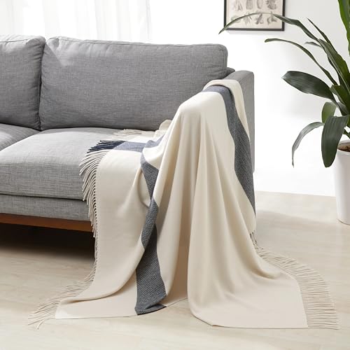 Amazon Basics Überwurfdecke, leicht, recyceltes Polyester, Raumdekor Kuscheldecke, 127 x 152 cm, Elfenbeinweiß mit blauem Karomuster von Amazon Basics