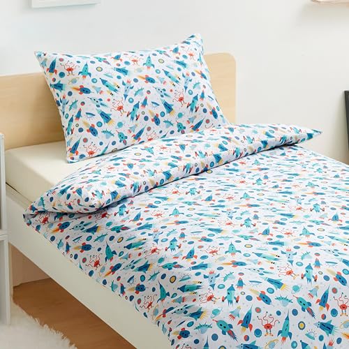 Amazon Basics Wendbarer Mikrofaser-Bettbezug für Kinder, 100 x 135 cm, mit 1 Kissenbezug (40 x 60 cm), Set für Babybett, Weltall-Abenteuer von Amazon Basics