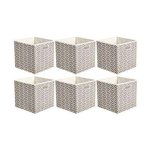 Amazon Basics Zusammenklappbare Aufbewahrungswürfel aus Stoff mit ovalen Ösen, 6er-Pack, Zackenmuster in Taupe, 26,7 x 26,7 x 28 cm Amazon Basics Zusammenklappbare Aufbewahrungswürfel aus Stoff mit ovalen Ösen, 6er-Pack, Zackenmuster in Taupe, 26,7 x 26,7 x 28 cm von Amazon Basics