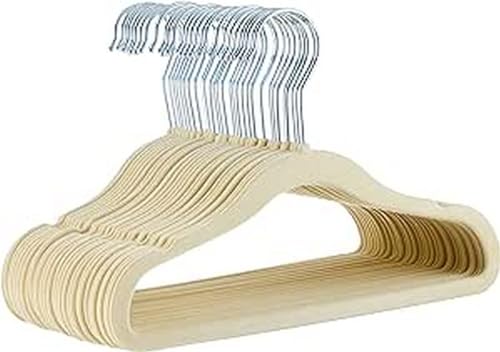 Amazon Basics Rutschfeste Kinderkleiderbügel aus Samt für Baby-, Kleinkind- und Kinderkleidung und Mäntel, Beige, 30er-Pack von Amazon Basics