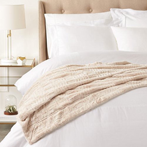 Amazon Basics Kunstfell-Überwurf Kuscheldecke, Nicht beheizt, Elfenbein, 150 x 200 cm von Amazon Basics