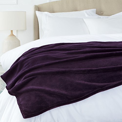 Amazon Basics Überwurf Kuscheldecke, Nicht beheizt, aus weichem, samtigem Plüsch, 168 x 229 cm, Aubergine Amazon Basics Überwurf Kuscheldecke, Nicht beheizt, aus weichem, samtigem Plüsch, 168 x 229 cm, Aubergine von Amazon Basics