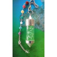Leuchtendes Grün Andara Kristall Pendel Silber & Glasröhrchen, Chakrakette von AmazonCrystals