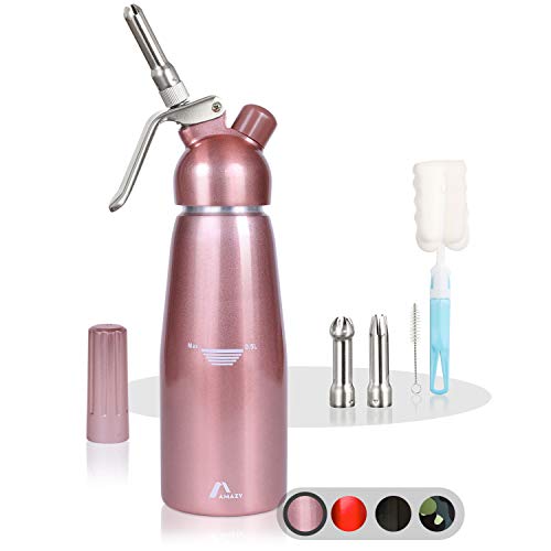 Amazy Sahnespender inkl. 3 Edelstahl Tüllen + 2 Reinigungsbürsten – Profi Sahnesyphon aus Aluminium für die Zubereitung von Schlagsahne, Creme, Mousse, Espuma & Co. (Roségold | 500 ml) von Amazy