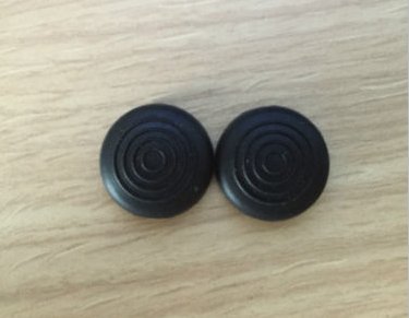 Analoger Silikon-Daumengriff Joystick-Kappen für PS4, PS3, Xbox 360, Xbox One Game-Controller (schwarz) von Ambertown