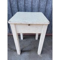 Rustikale Vintage Hocker, Französisch Farmer Stool Lader 1950S Bedside von AmbiancesBoutique
