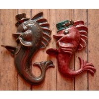 Kleine Fry Maritim Retro Steampunk Fisch Top Hut Wandbehang Ozean Strand Haus Konversation Kunst Studio Dekor Design von AmbientAtelier