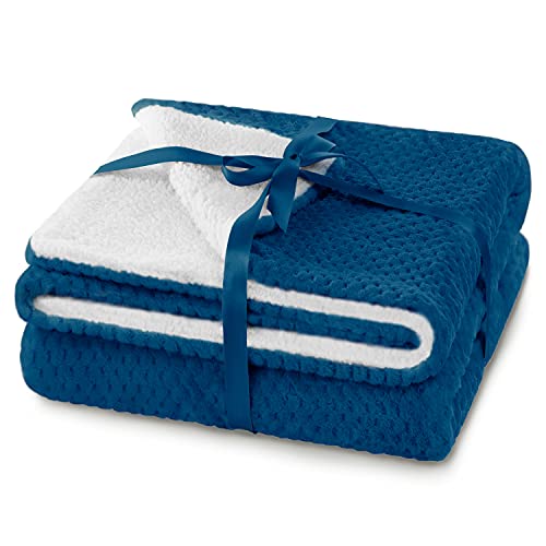 AmeliaHome Kuscheldecke 130x180 cm zarte Steppung Sherpa Lammfelloptik Wohndecke Shleepy Indigo von AmeliaHome