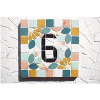 Adressschild Hausnummer Tür Aus Keramikmosaik 15x15cm Zum Aufhängen, Floraler Stil, Möglichkeit Der Individuellen Farbgestaltung von AmeliaHurstArt