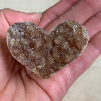 1, 9 "Breite Herzförmiger Citrin-Amethyst Mit "Zucker" -Formationen Über Quarz Extra Shinny Golden Quartz Natürliche Geode Auf Dem Stand von AmethystCreationShop