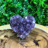 Ausgezeichnete Exemplare 3, 6 "Breite Herzform Rutilierter Amethyst Lila Kristall Quarz Polierte Kante Auf Ständer Natürliche Rohe Energie # 1007 von AmethystCreationShop