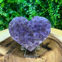 Ausgezeichnete Exemplare 3, 9 "Breite Herzform Rutilierte Amethyst Lila Kristall Quarz Polierte Kante Auf Ständer Natürliche Rohe Energie # 1004 von AmethystCreationShop