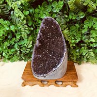 D1105 Specimens Natürliche Amethyst-Cluster-Schliff Basis Berg-Shanped Lila Kristall Quarz Geode Selbstständer Polierte Kante Energie Heilstein von AmethystCreationShop