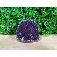 Natürliche Aaa-Qualität Rohe Cathederal Amethyst-Cluster-Schliff Basis Selbststand Dunkelviolett Kristallquarz Polierte Kante Geode Steinheilung von AmethystCreationShop