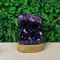 Riesige Lila Quarz Natürliche Kathedrale Amethyst Cluster Dunkel Shinny Kristallquarz Geode Stein Auf Holzständer Energie Edelstein # K1148 von AmethystCreationShop