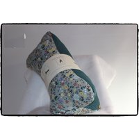 Leseknochen, Nackenkissen einer Sollte in Jedem Haushalt Vorhanden Sein von AmiLinaKreationen