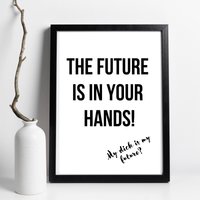 Din A4 Kunstdruck Ohne Rahmen - Lustiger Spruch The Future Is in Your Hands Wc Klo Toilette Badezimmer Bild Poster Geschenk von AmizouKunst