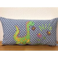 Kinder Kissen Mit Wunsch Namen, Kuschelkissen 30x50cm. Dino, Blau/Weiß von Ammerkind