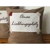 Landhausstil Kissenhülle, Kissenbezug, Kissen, Dekokissen Omas Lieblingsplatz Beige/Braun 50x50cm von Ammerkind